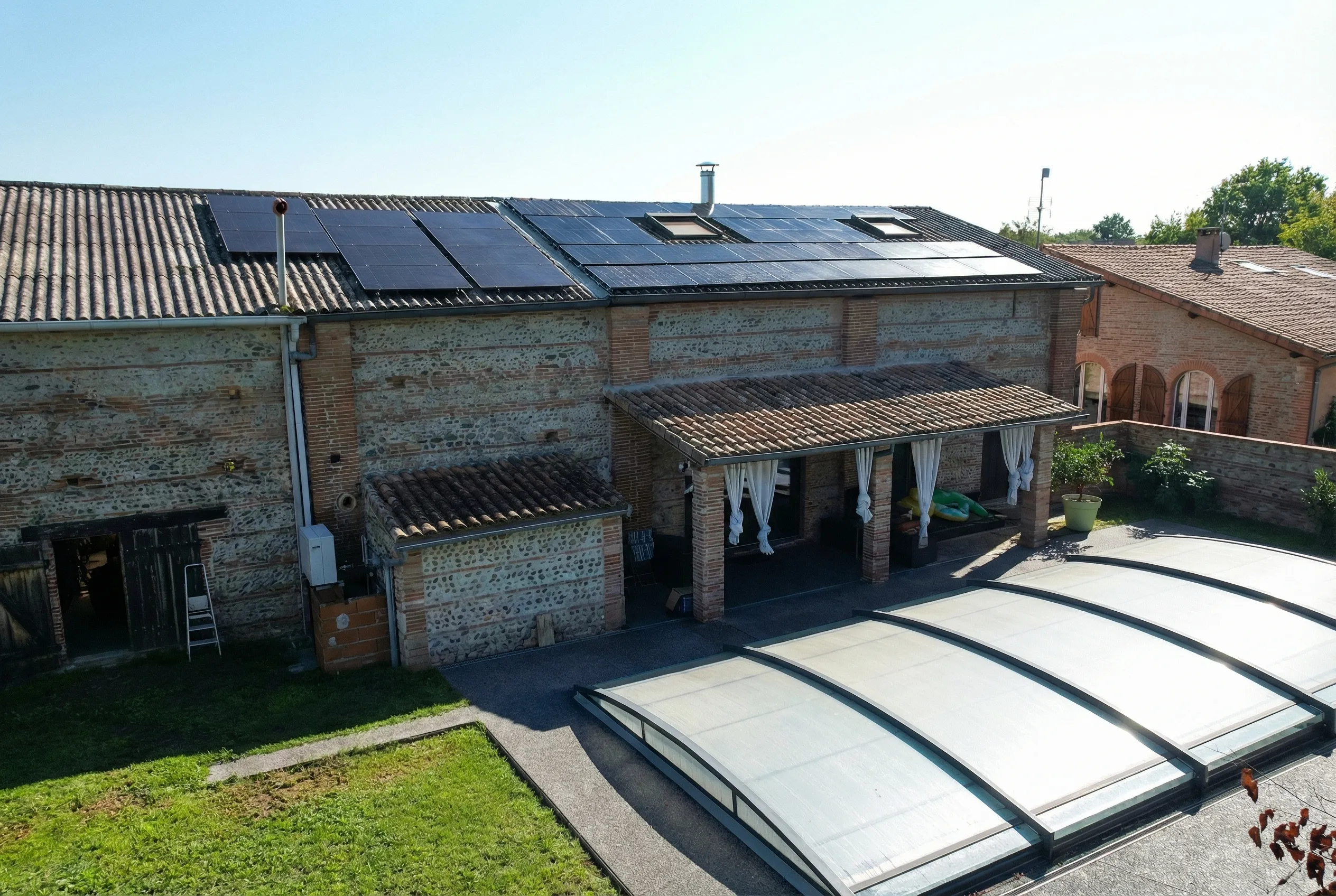 Installation de panneaux solaires sur maison particulier